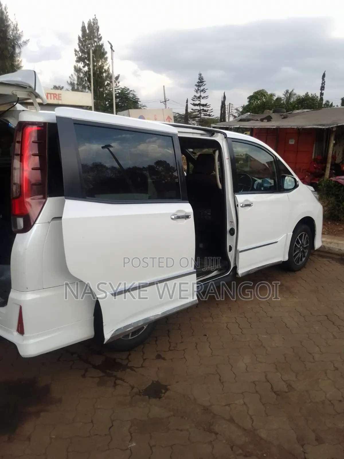 Toyota Noah 2.0 FWD (8 Seater) 2016 White