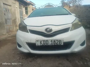 Toyota Vitz 1.0 FWD 5dr 2013 White