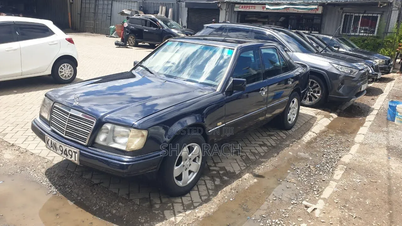 Mercedes-Benz E200 1990 Blue