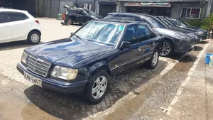 Mercedes-Benz E200 1990 Blue