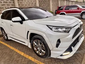 Toyota RAV4 XLE Premium AWD 2019 Pearl