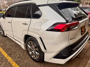 Toyota RAV4 XLE Premium AWD 2019 Pearl