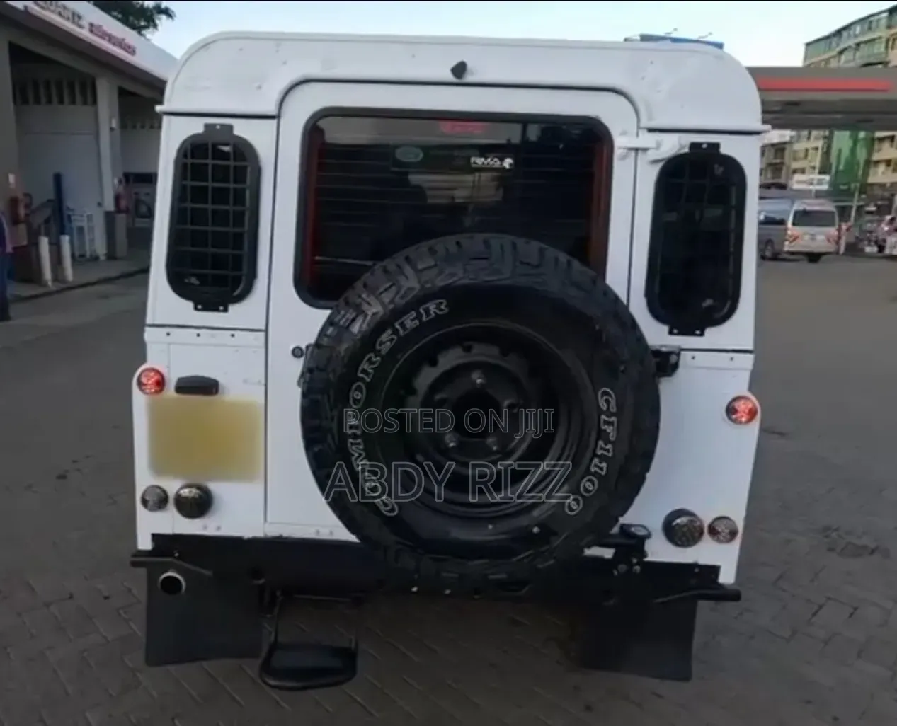 Land Rover Defender Puma 110 SW 2012 White