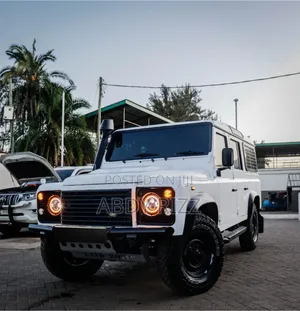 Land Rover Defender Puma 110 SW 2012 White