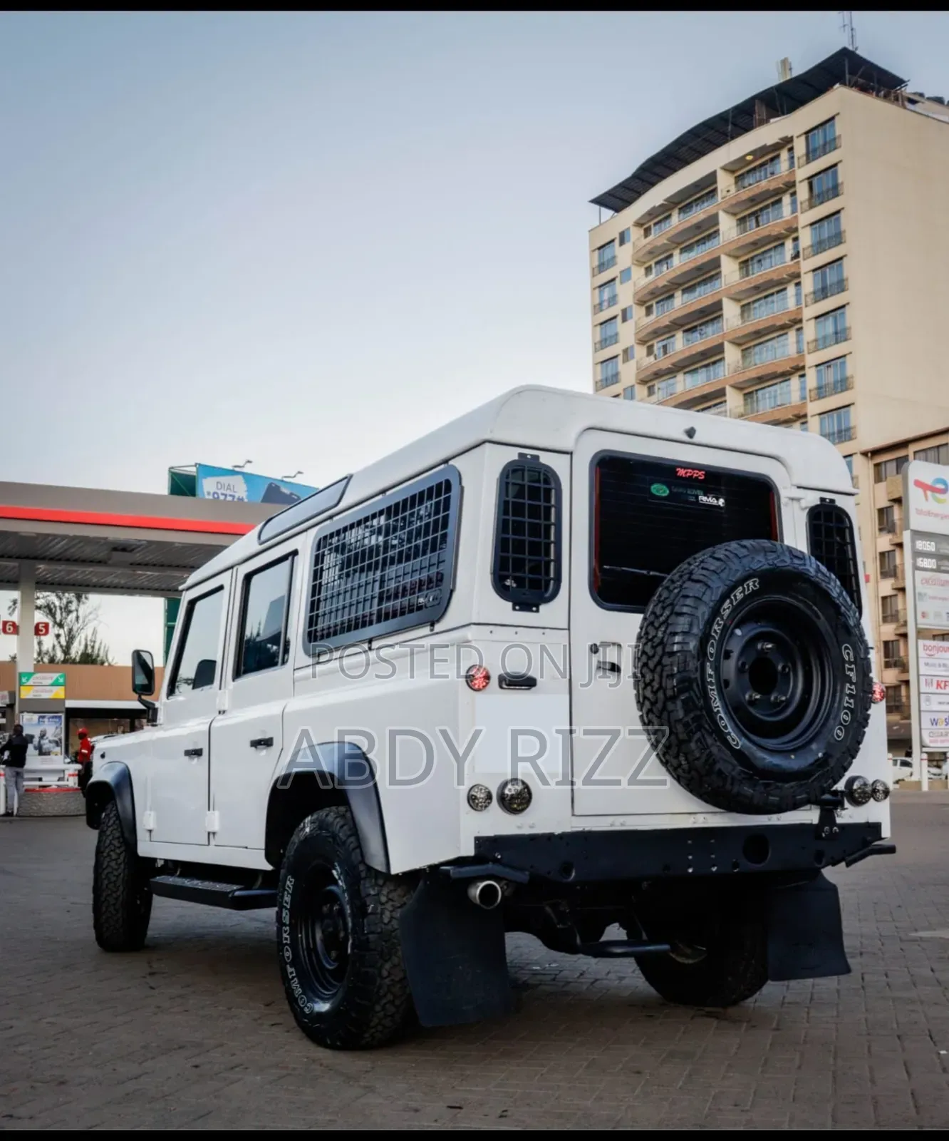 Land Rover Defender Puma 110 SW 2012 White