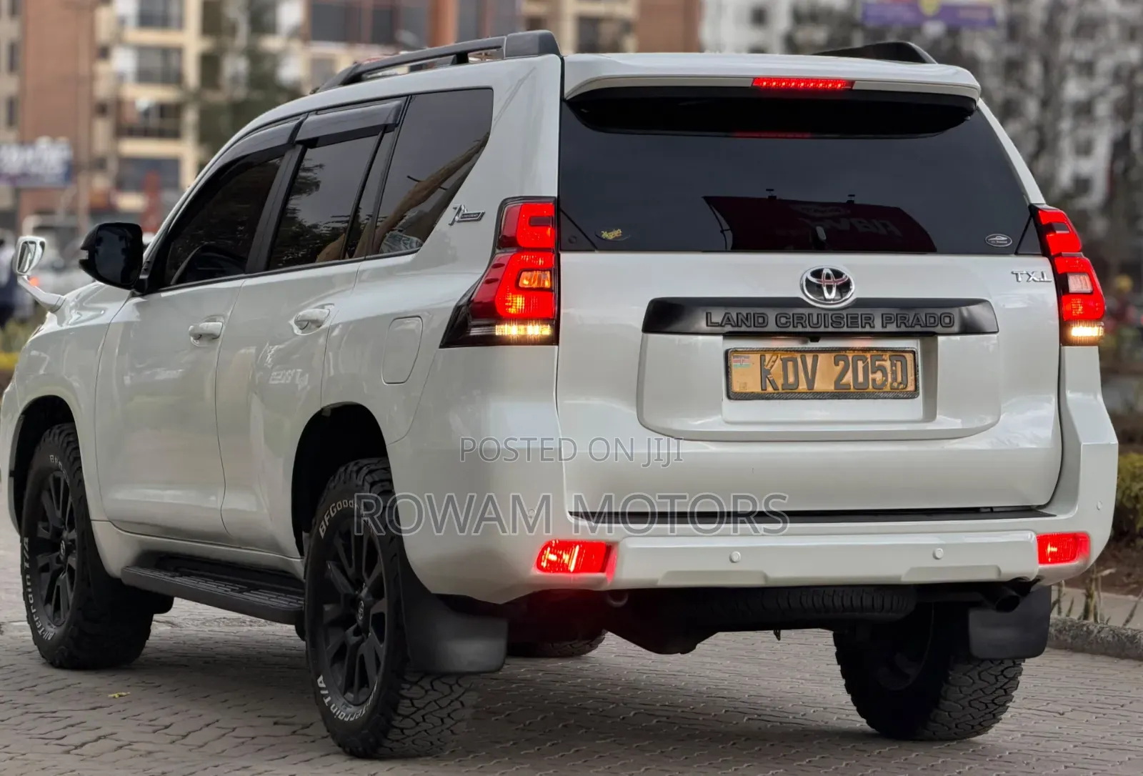Toyota Land Cruiser Prado 2023 White