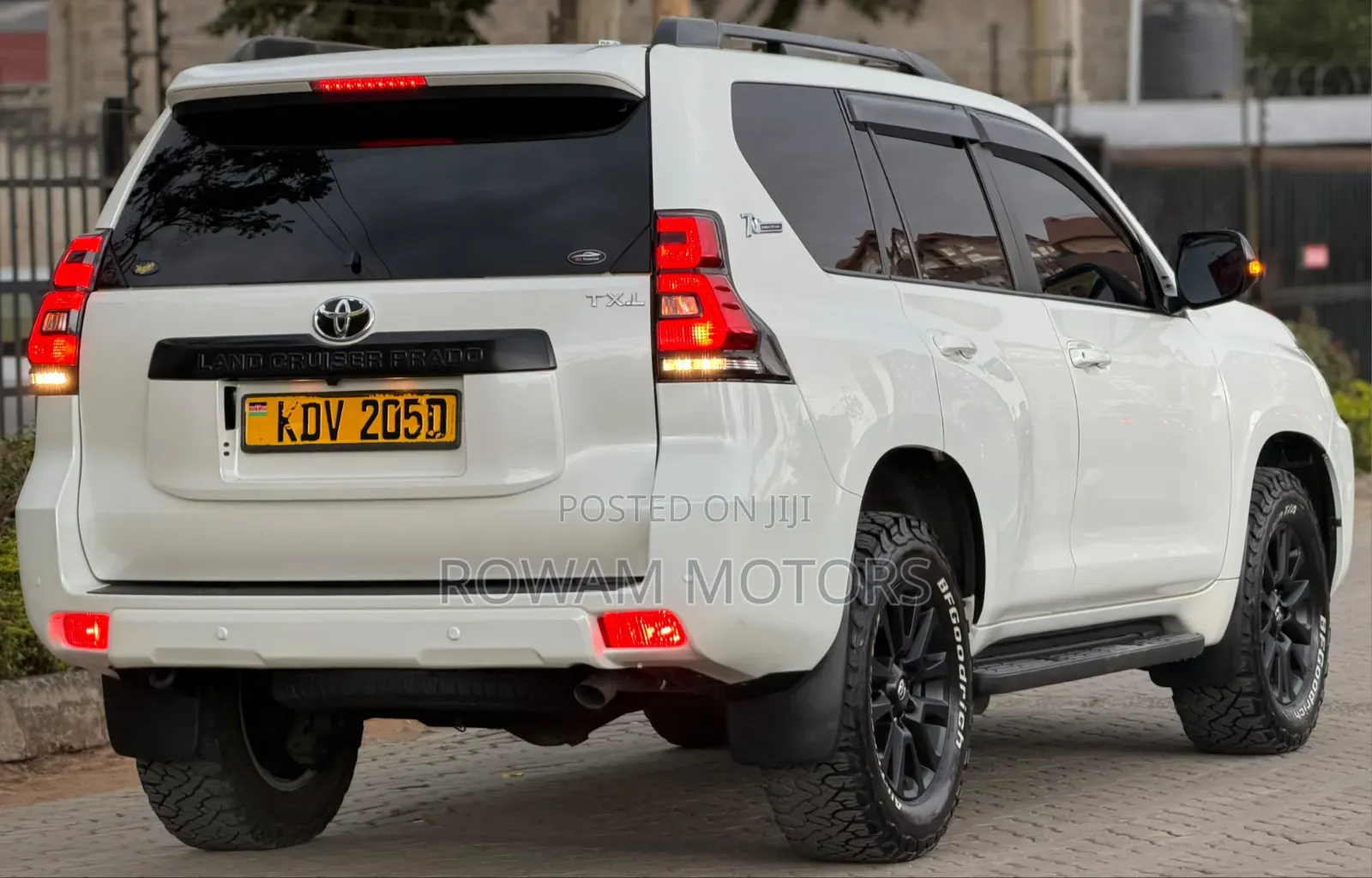 Toyota Land Cruiser Prado 2023 White