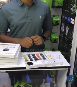 7 in 1 Smartwatch With 7 Straps and Earpods