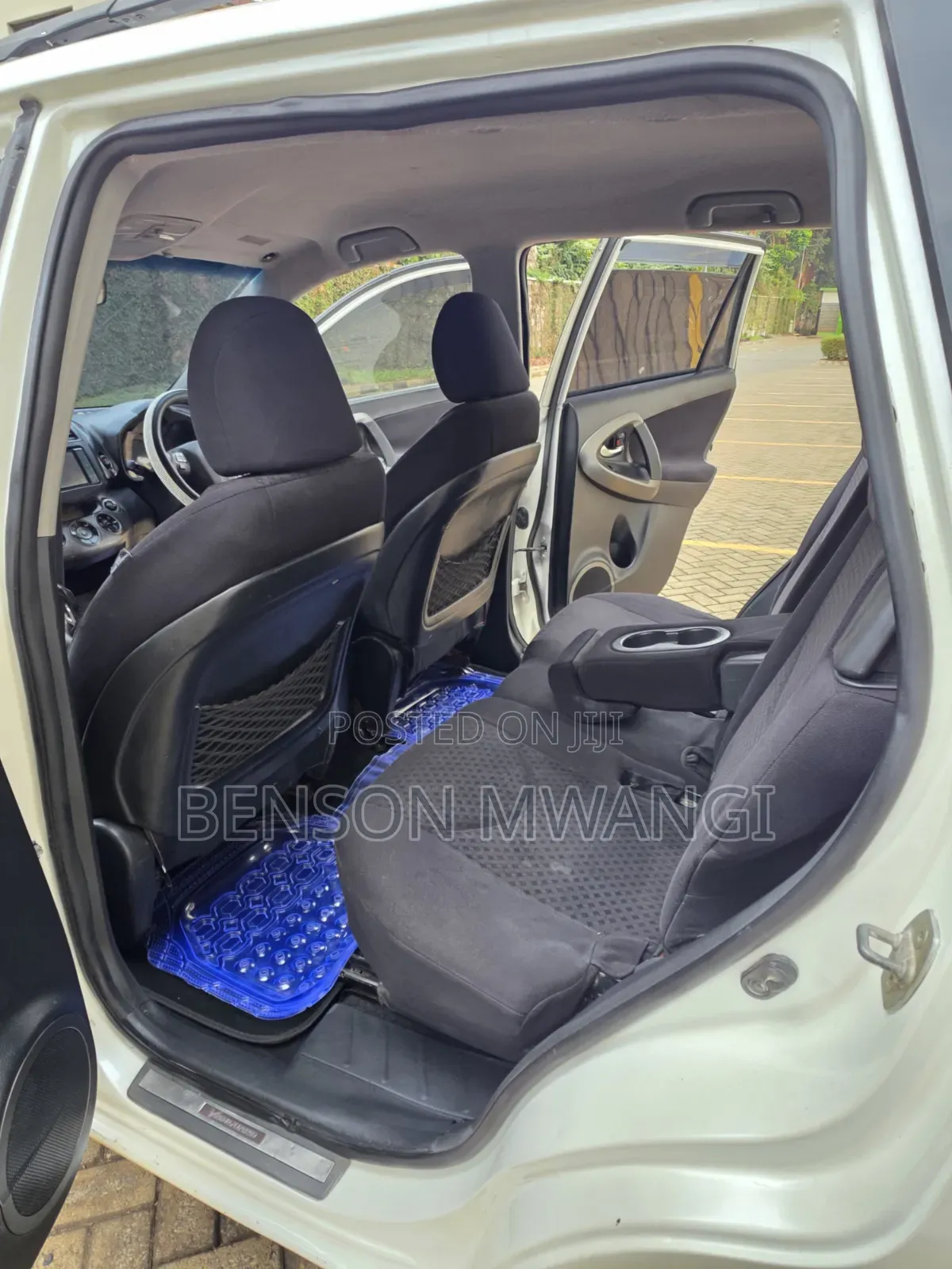 Toyota Vanguard 2010 White