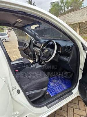 Toyota Vanguard 2010 White