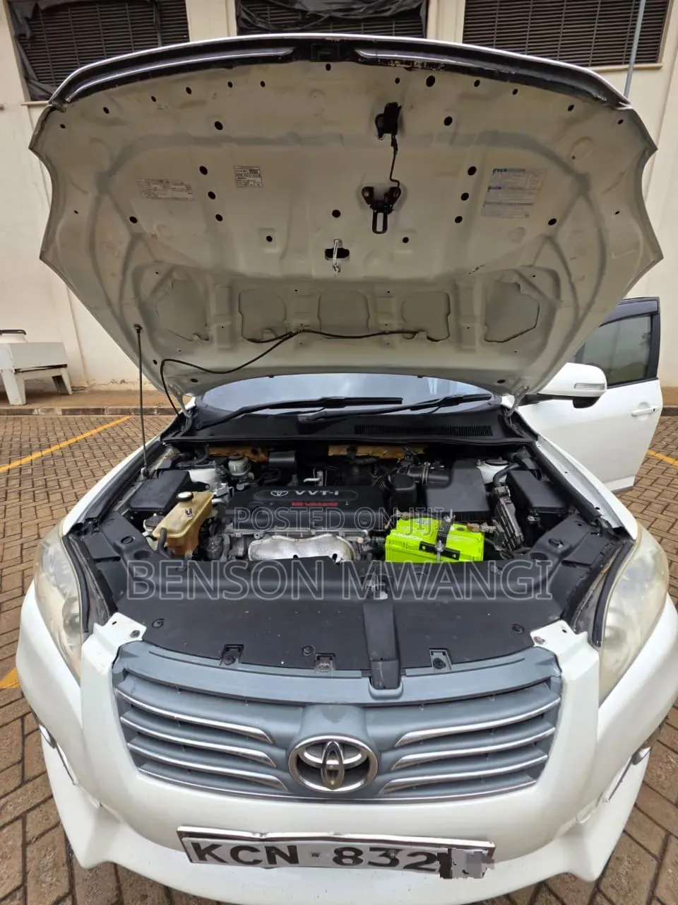 Toyota Vanguard 2010 White