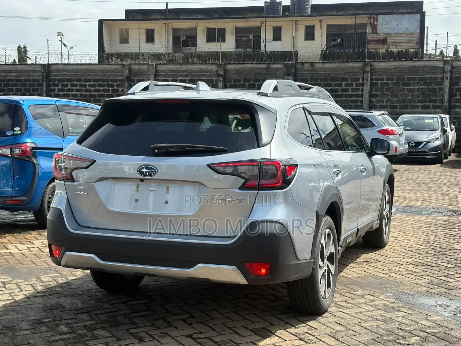 Subaru Outback Premium AWD 2023 Silver