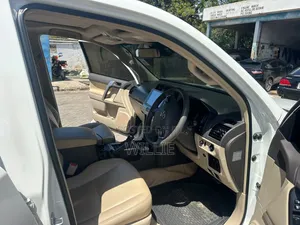 Toyota Land Cruiser Prado 2017 White