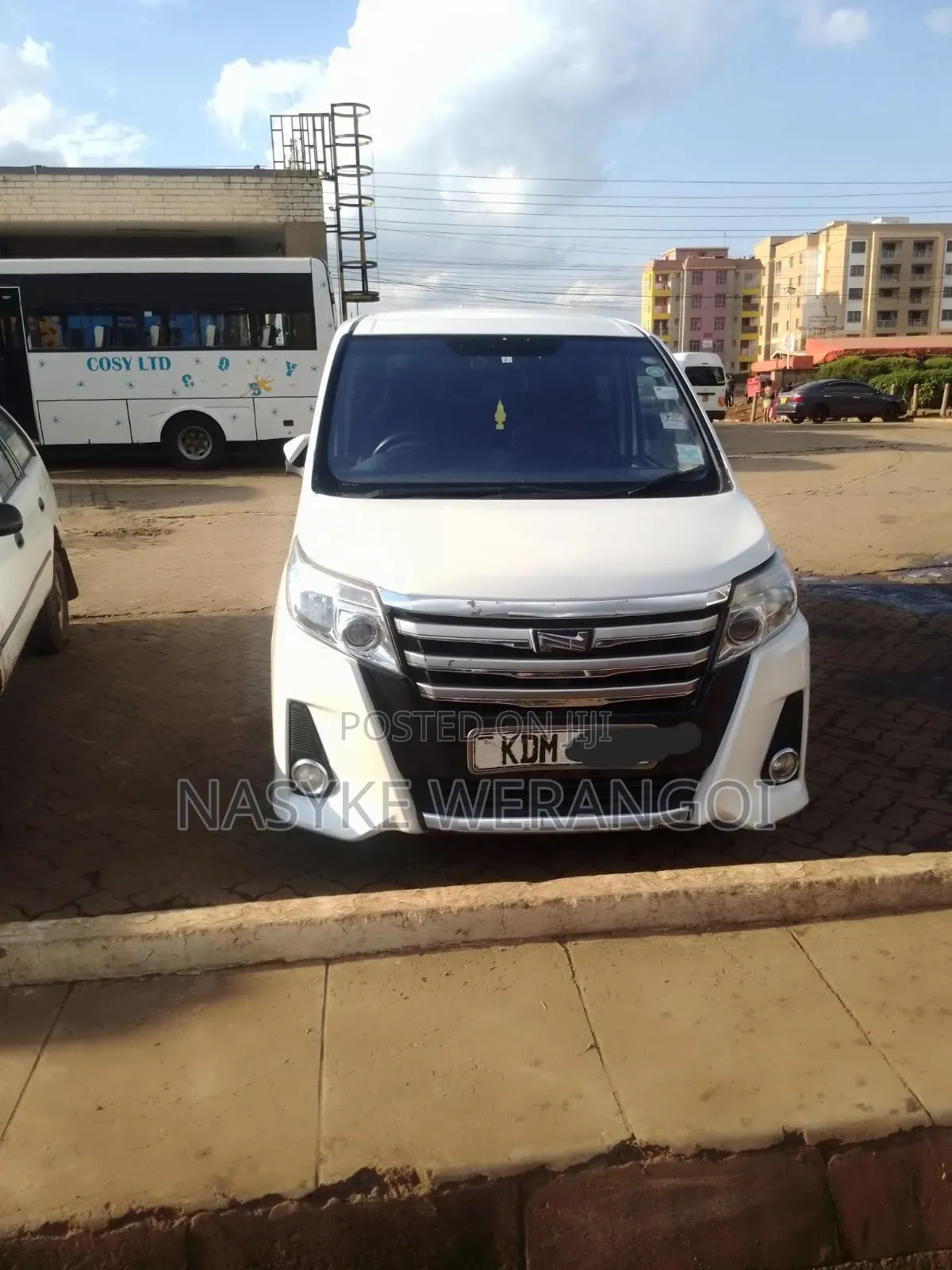 Toyota Noah 2.0 FWD (8 Seater) 2016 White