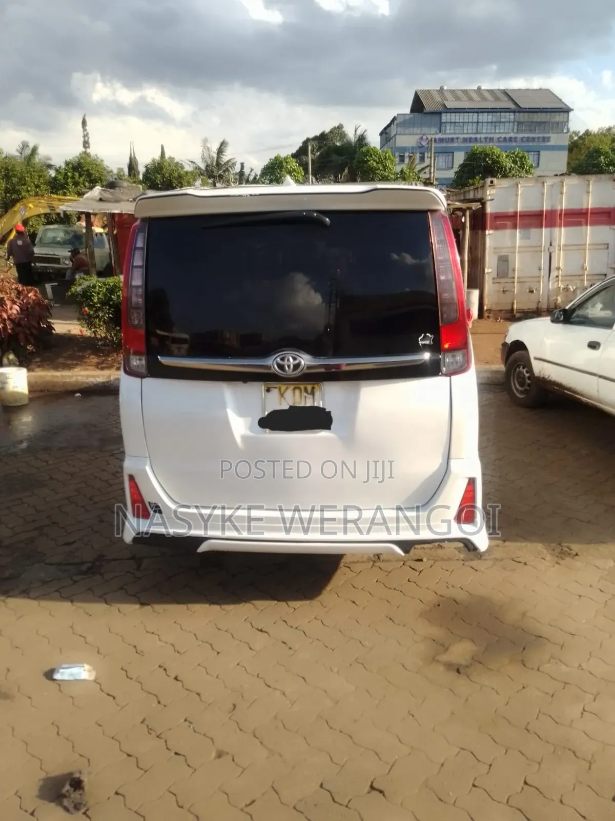 Toyota Noah 2.0 FWD (8 Seater) 2016 White