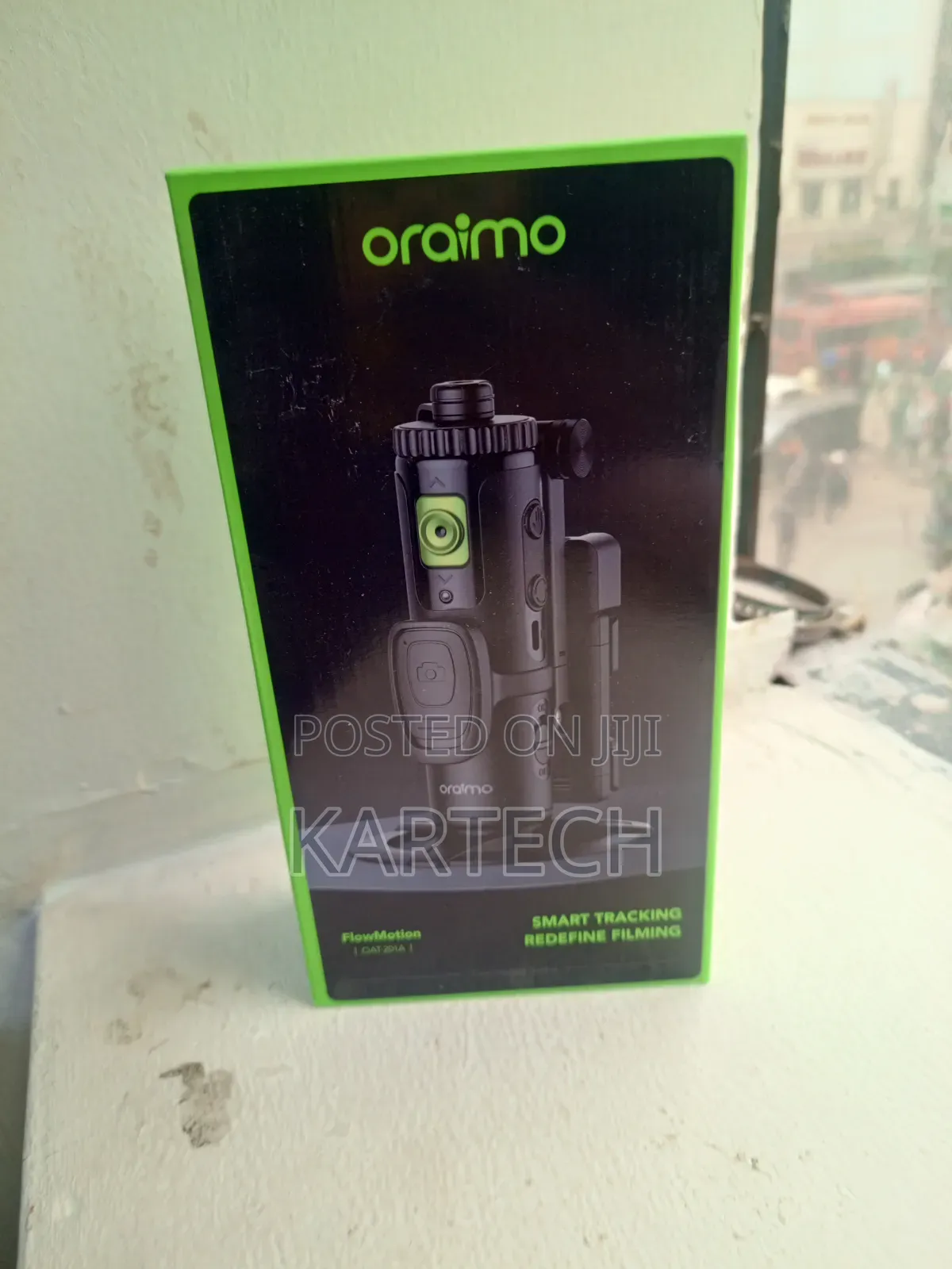 Oraimo OAT-201A FlowMotion Smart Tracking Tripod With Gesture Control