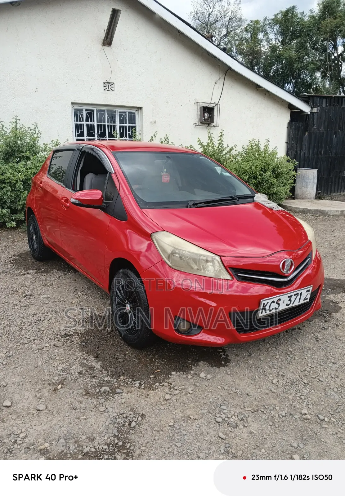 Toyota Vitz 2011 Red