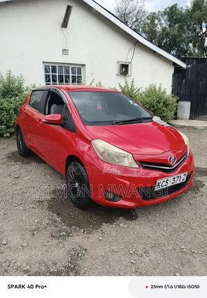 Toyota Vitz 2011 Red