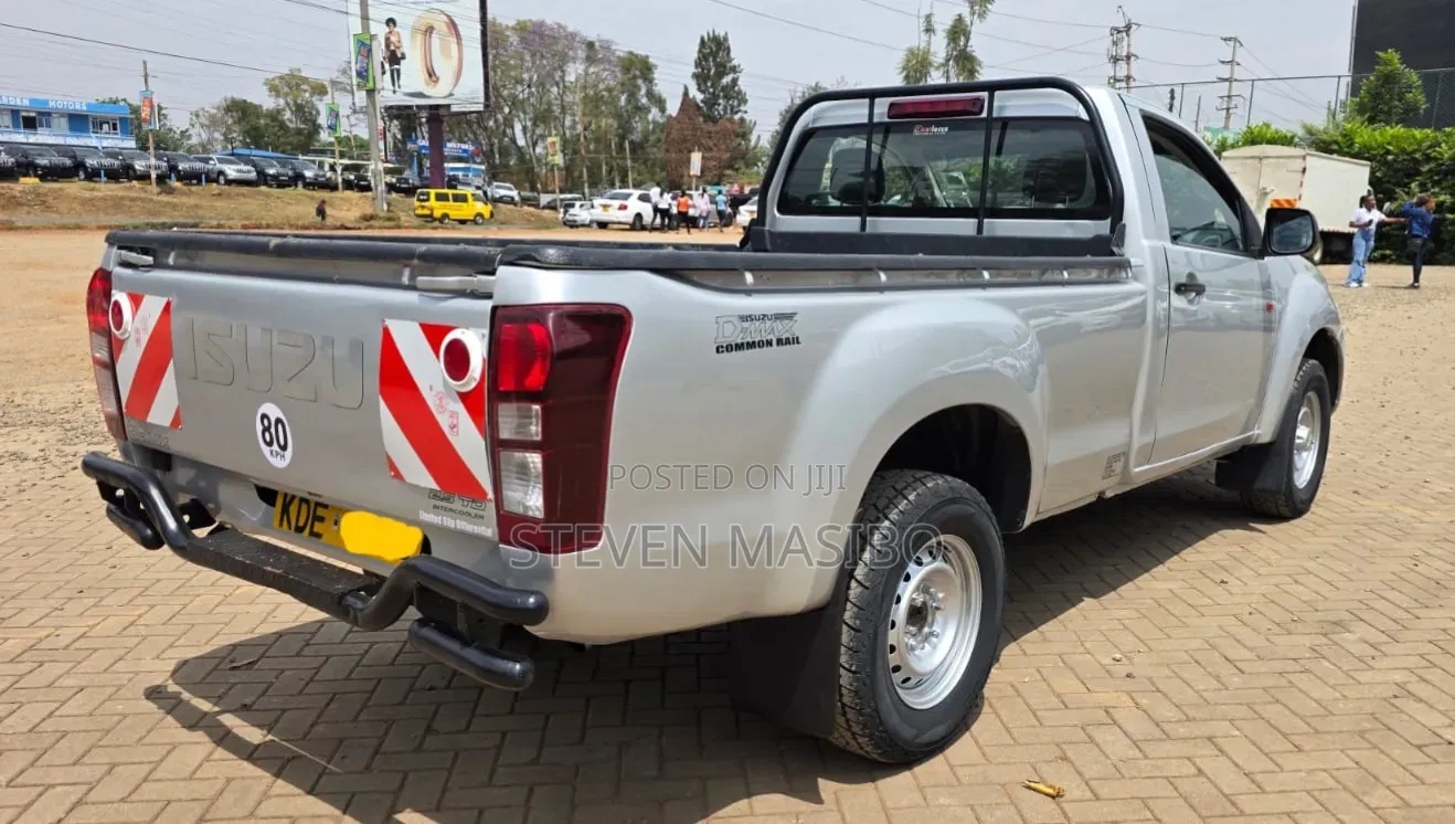 Isuzu D-MAX 2022 Silver