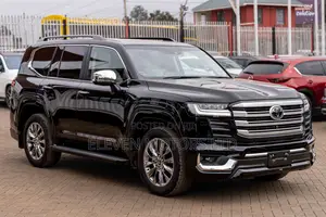 Toyota Land Cruiser LC300 2023 Black