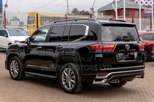 Toyota Land Cruiser LC300 2023 Black