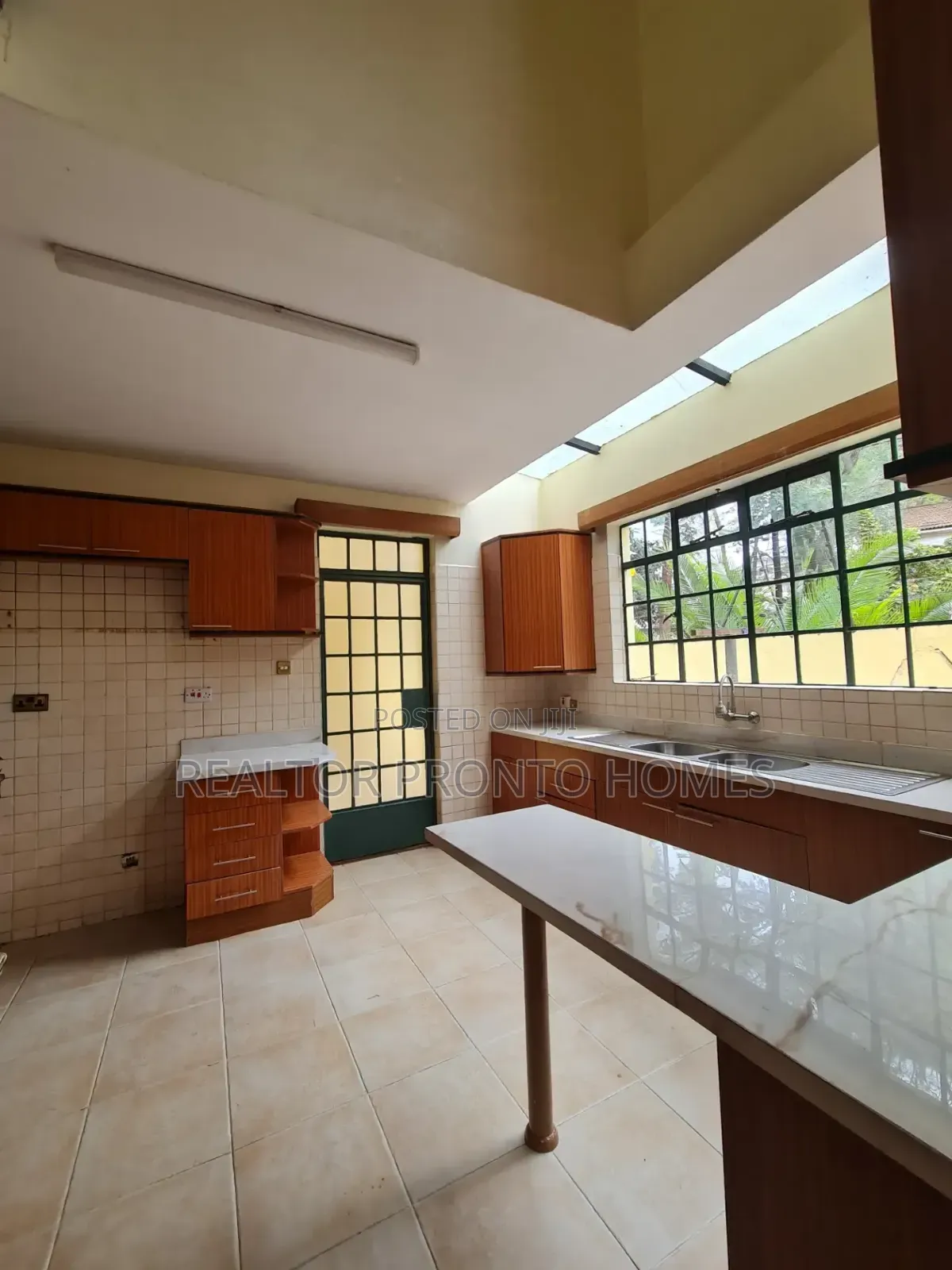 4bdrm Townhouse / Terrace in Kileleshwa for rent