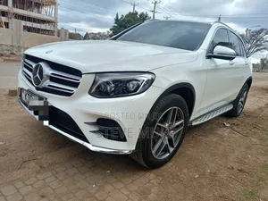 Mercedes-Benz GLC-Class GLC250 Sport Utility 4-Door (2.0L, 4cyl Turbo)