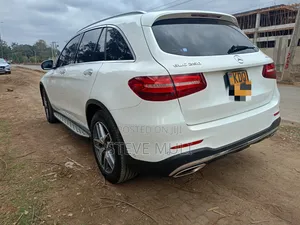 Mercedes-Benz GLC-Class GLC250 Sport Utility 4-Door (2.0L, 4cyl Turbo)