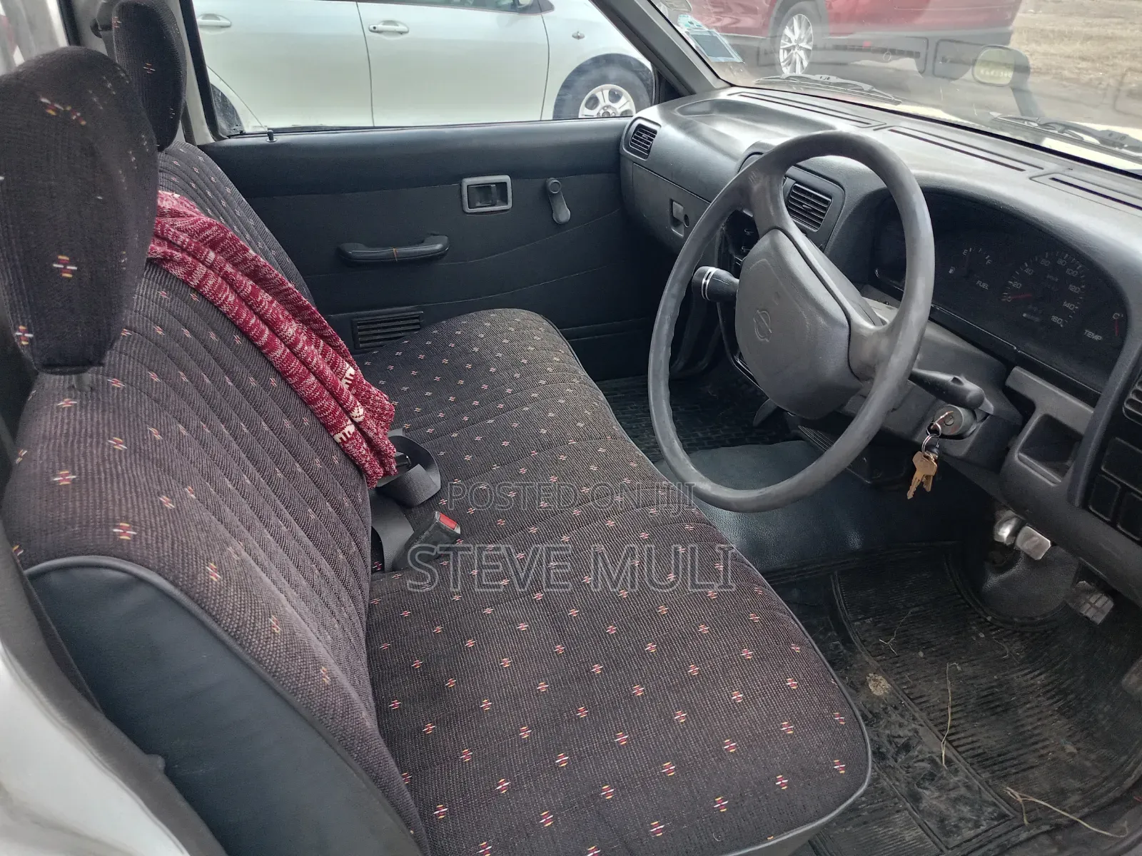 Nissan Pick-Up 1997 White