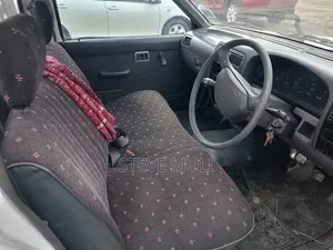 Nissan Pick-Up 1997 White