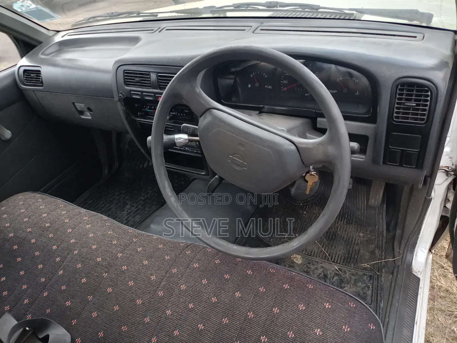 Nissan Pick-Up 1997 White