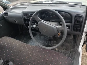 Nissan Pick-Up 1997 White