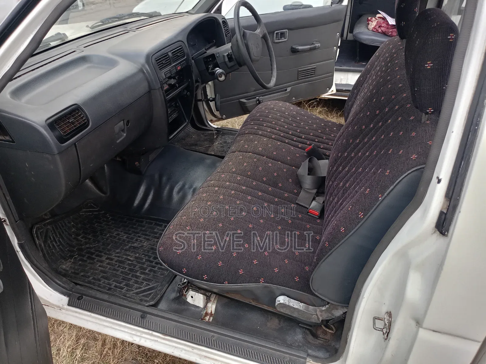 Nissan Pick-Up 1997 White