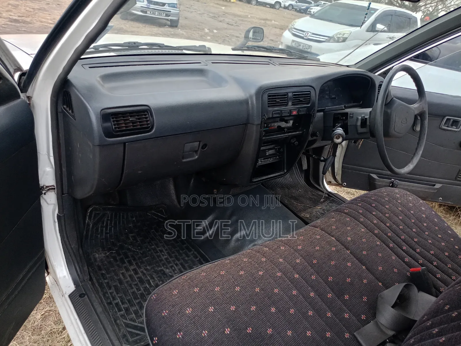 Nissan Pick-Up 1997 White