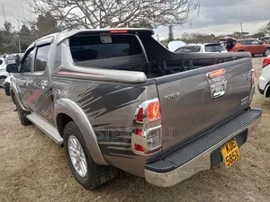 Toyota Hilux 2014 Brown