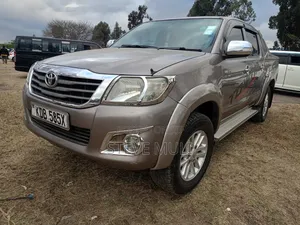 Toyota Hilux 2014 Brown