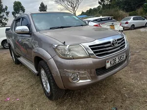 Toyota Hilux 2014 Brown