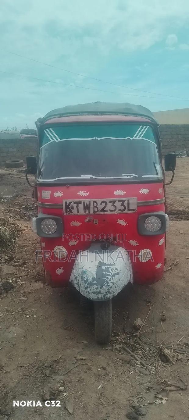 Piaggio 2019 Red - main view