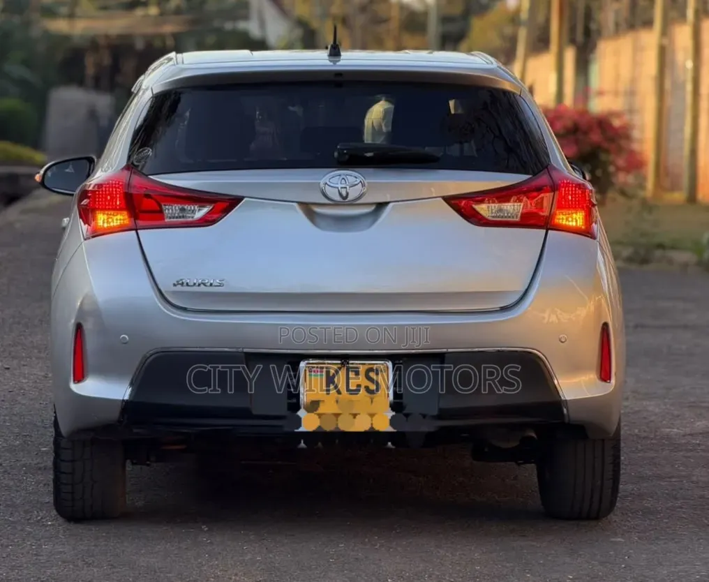 Toyota Auris 2012 Silver