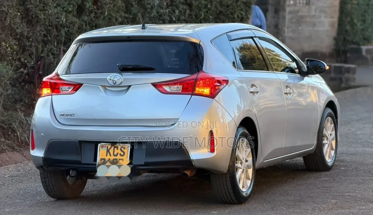 Toyota Auris 2012 Silver