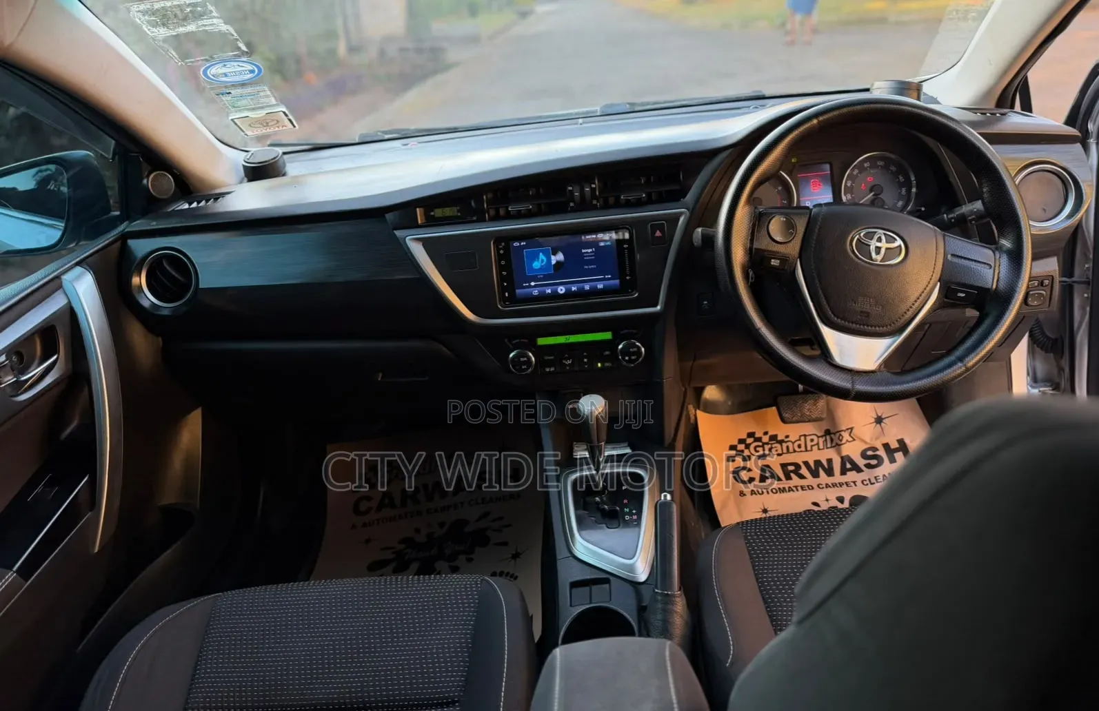 Toyota Auris 2012 Silver