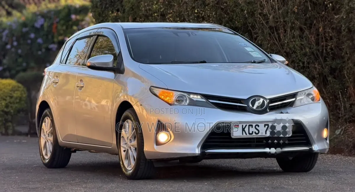 Toyota Auris 2012 Silver