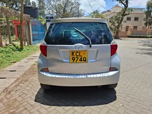 Toyota Ractis 1.3 FWD 2011 Silver