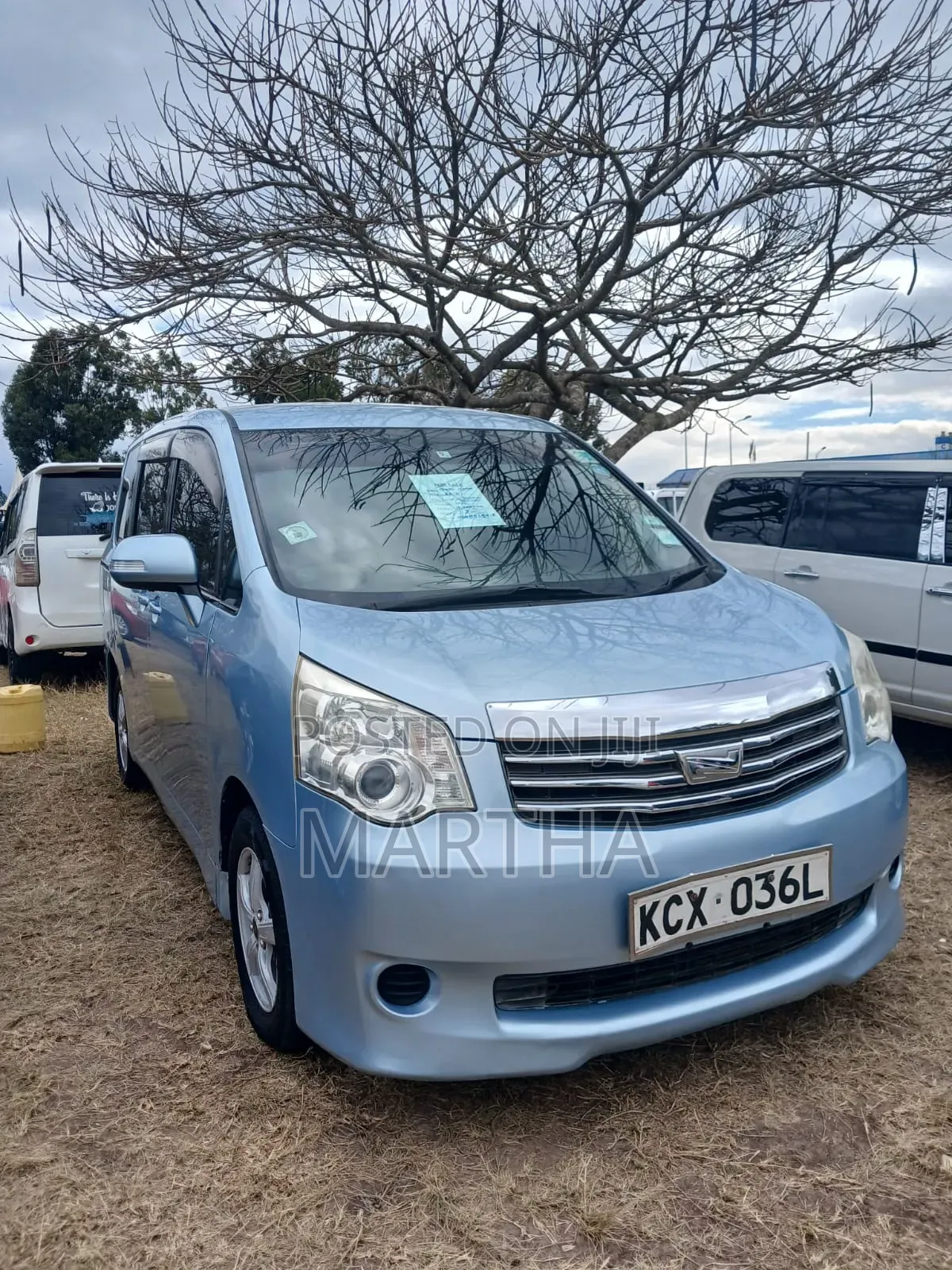 Toyota Noah 2013 Blue