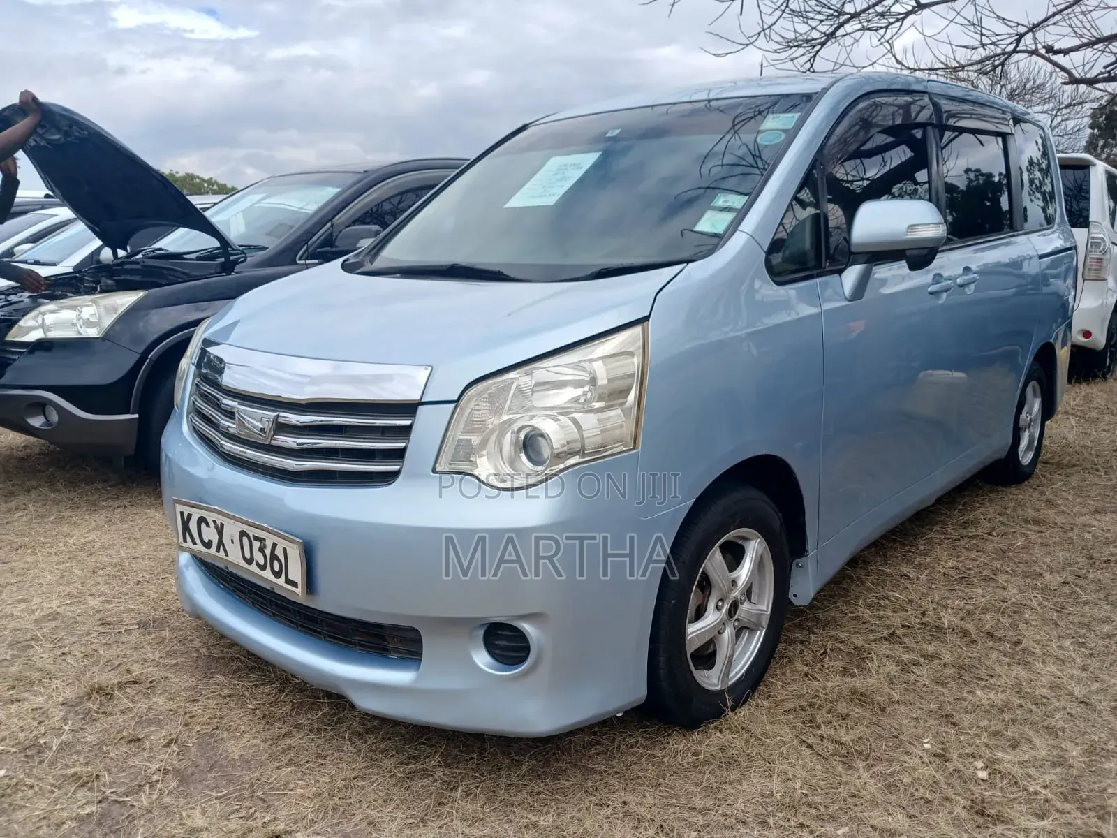 Toyota Noah 2013 Blue