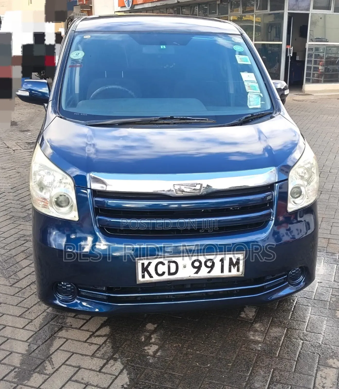 Toyota Noah 2.0 158hp FWD (8 Seater) 2009 Blue