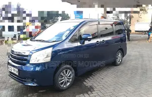 Toyota Noah 2.0 158hp FWD (8 Seater) 2009 Blue