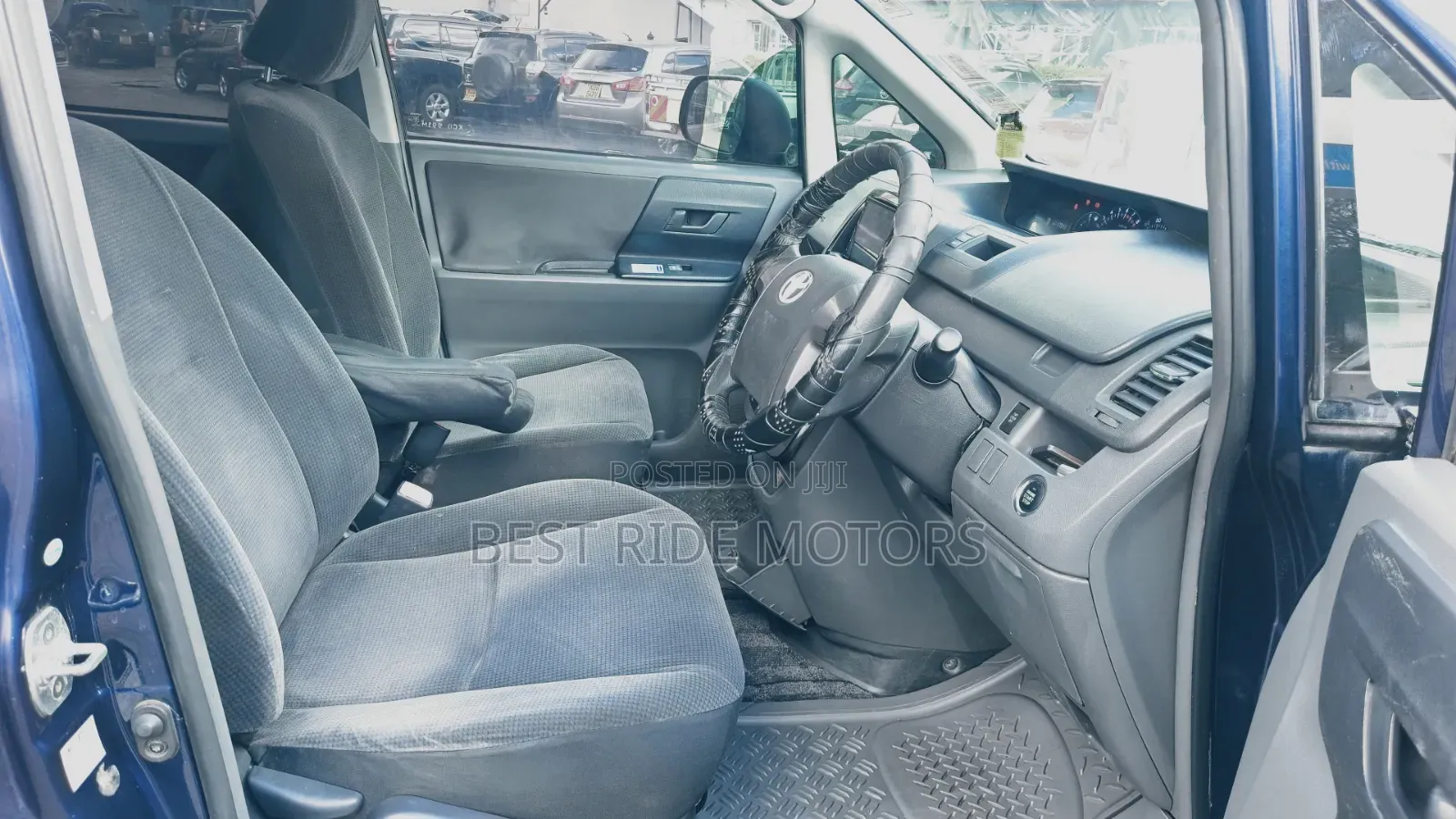 Toyota Noah 2.0 158hp FWD (8 Seater) 2009 Blue