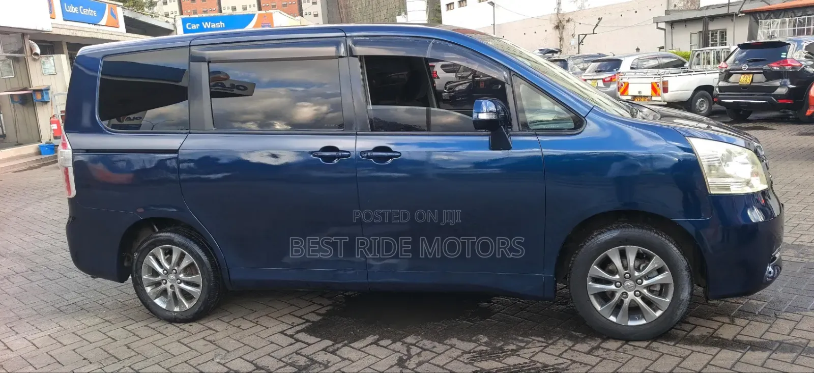 Toyota Noah 2.0 158hp FWD (8 Seater) 2009 Blue
