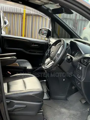 Toyota Esquire 2016 Blue
